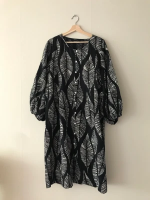 Klänning Gudrun Sjödén  - Storlek M, bomull eller linne, lapp saknas. Gott skick!