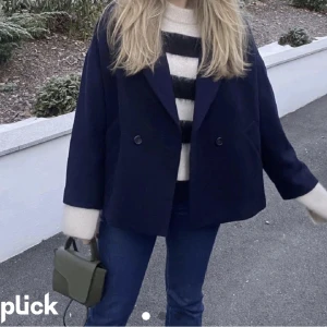 Lindex Kappa - Söt kappa från Lindex. Använd några gånger men har inga tecken på användning. Bara och skriva för frågor eller bilder 💗(lånad bild)