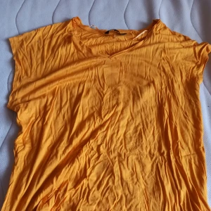 T-shirt - T-shirt från Kappahl. Använd endast ett fåtal gånger. 