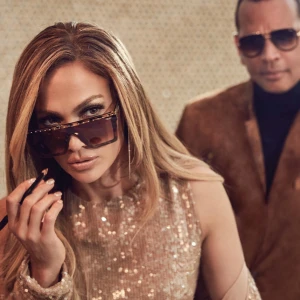 QUAY AUSTRALIA X J LO   🕶 ✨😍 - Säljer dessa snygga modell som J lo bär köpta 2020 för 600kr tror att de är slutsålda hittar dem ingenstans. Så snygga och i toppen skick 😍🤩