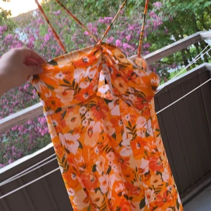 Strand klänning  - Köpte den förra året men har aldrig använt den jätte fin till stranden men inte min storlek. Storlek m men det passar som S också 🥰