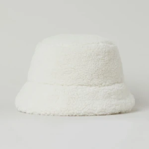 Teddy buckethat - Teddybucket hat från H&M🤍