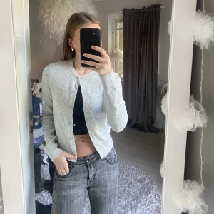 Grå kofta  - Grå kofta från hm, pris kan diskuteras. 