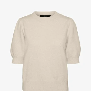 Stickad tröja - Säljer denna stickade tröja som är perfekt nu till hösten. Den är från vero Moda och har en likadan fast grå om ni klickar på min profil!