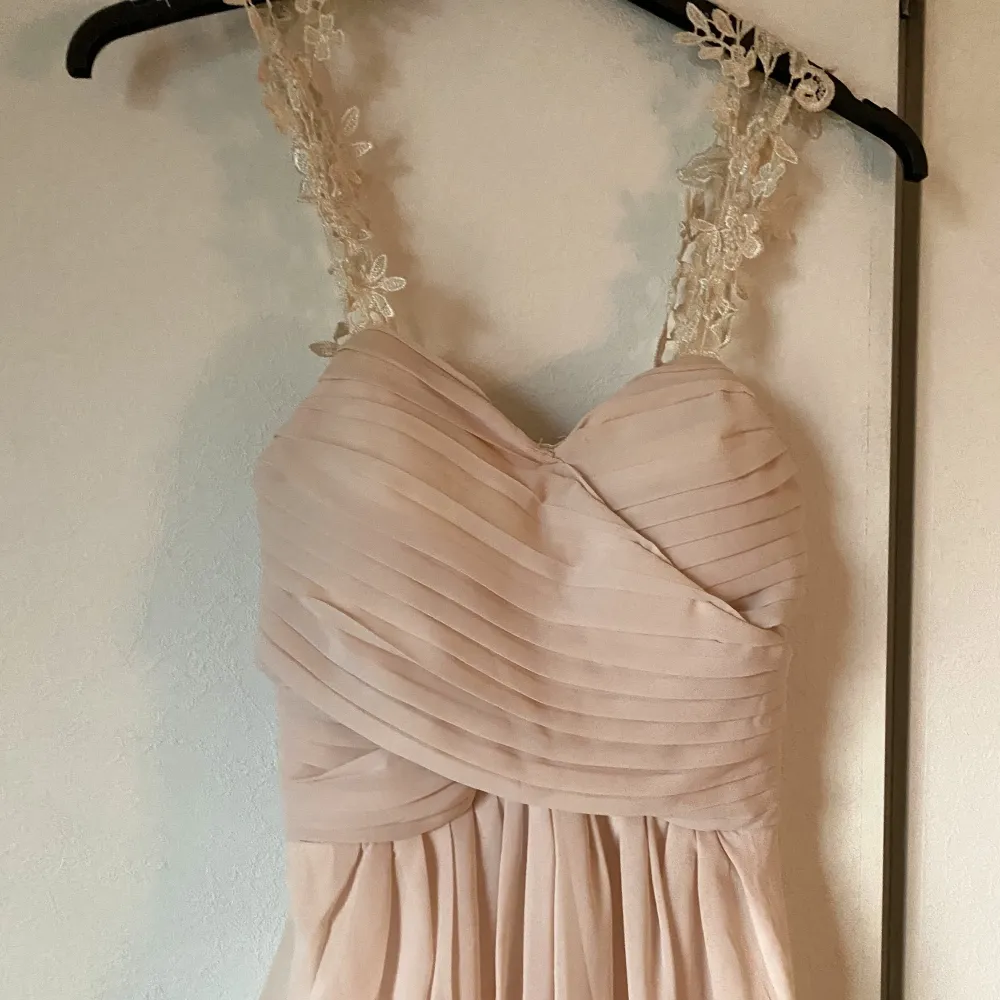 Jättesöt ljusrosa klänning som endast är använd en gång 💕 passar xs/s! Pris kan diskuteras 💕. Klänningar.