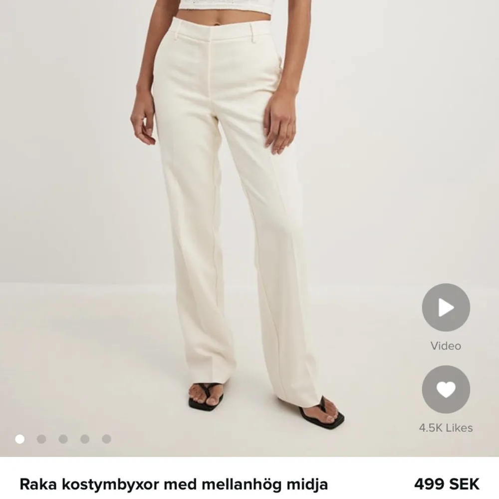 Vita kostymbyxor från Moa Mattsson X NA-KD. Storlek 36. Endast använd en gång. 360kr+ frakt. . Jeans & Byxor.