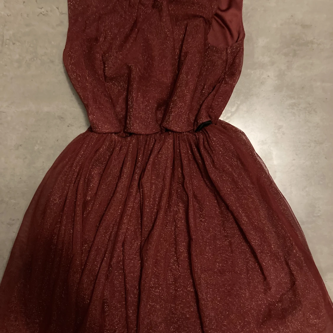 En riktigt fin klänning som man kan t.e.x ha vid jul.