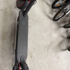 Xiaomi PRO 2 - Hej säljer min Xiaomi PRO 2 den e i mycket bra skick o funkar perfekt  den kör 25kmh den e laglig på vägar o funkar perfekt för dagligt bruk hör av er