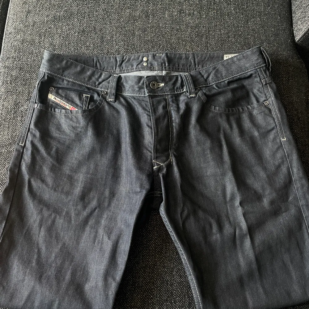 Diesel Jeans som inte använts på väldigt länge. Ny skick. Uppsydda till ungefär 30-32 i längd. Low waist🙌. Jeans & Byxor.