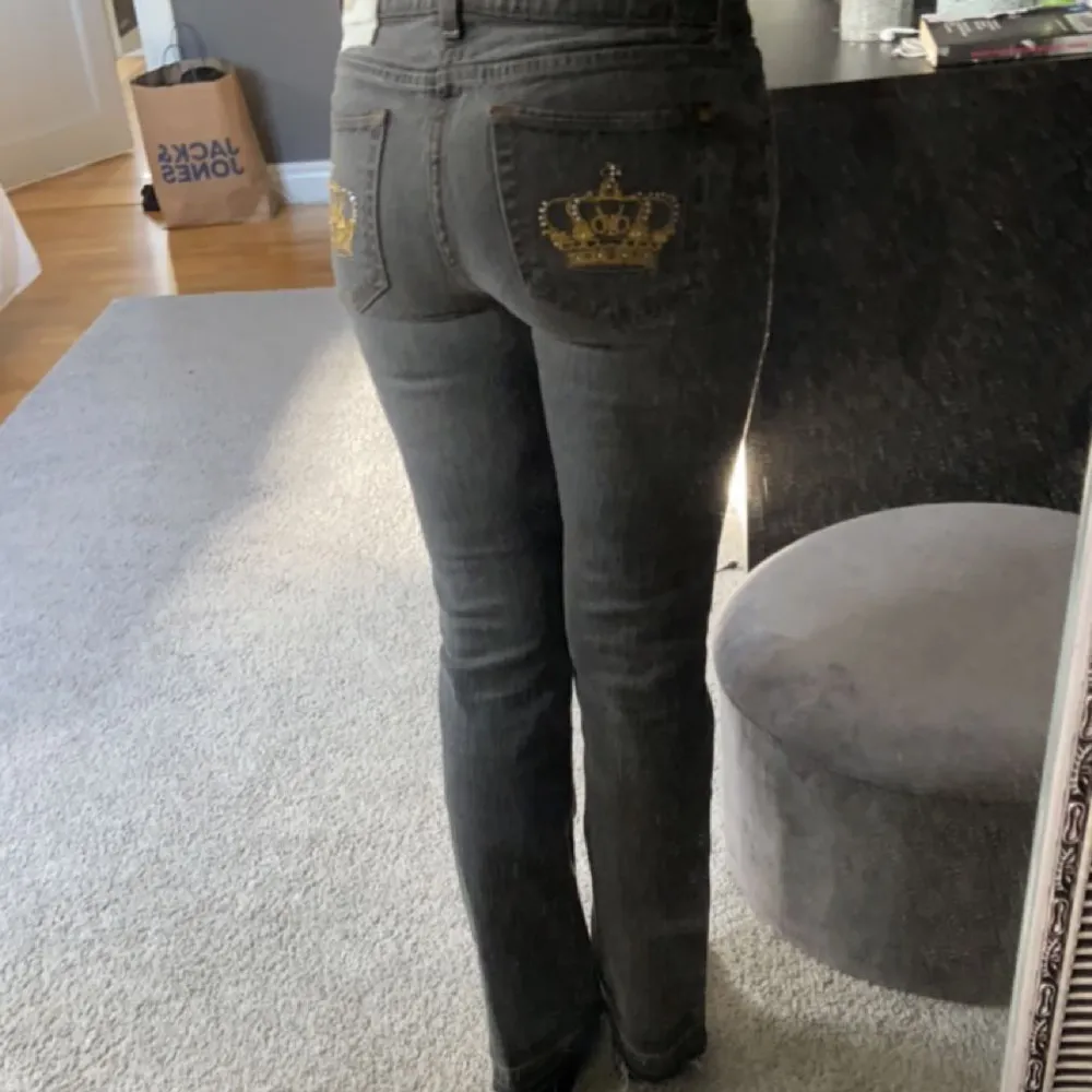 Victoria Beckham jeans i storlek 31, vilket är ungefär 36.💓 säljer då dom är lite för korta för mig, jag är 167. Jeans & Byxor.