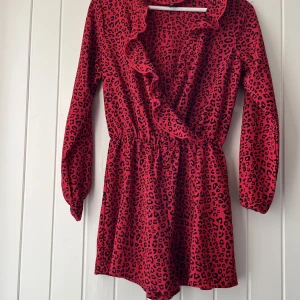Röd byxdress - Trevlig och skön byxdress! Nice till allt ✨✨