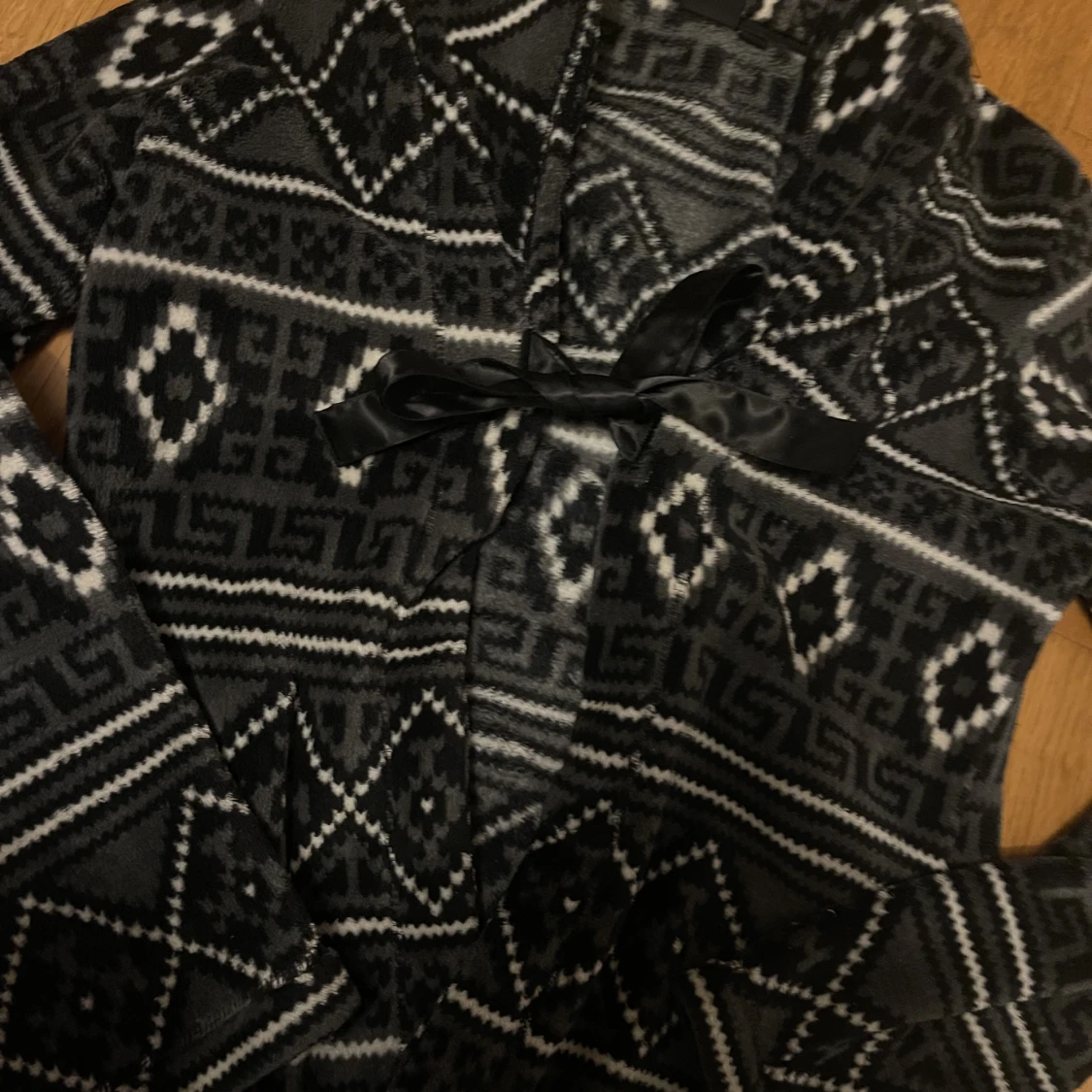 Mönstrad Kofta/Cardigan med knytning - 90