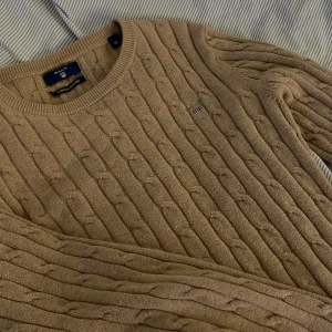 Gant  - En perfekt stickat Gant tröja till hösten och vintern💕 Den är i väldigt bra skick har använt den väldigt fåtal gånger 