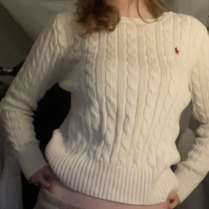 Ralph Lauren tröja  - Polo Ralph Lauren tröja!! Det står storlek XL men det är mer som XS/S. Använd gärna köp nu 💗💗