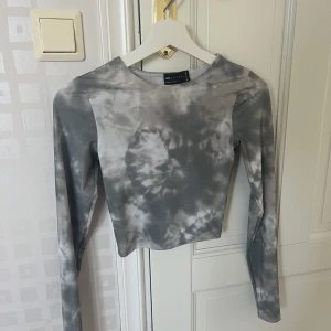 Topp - Jätte fin topp från asos som tyvärr aldrig har kommit till användning