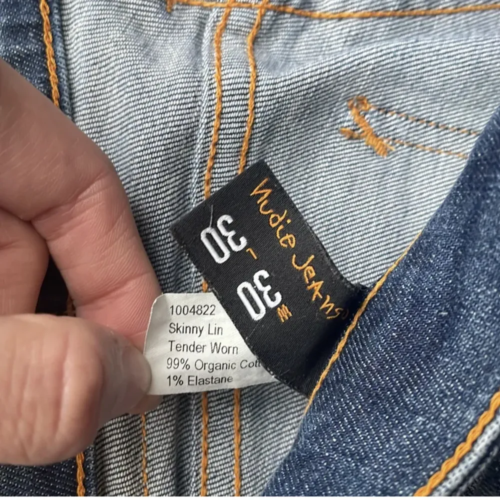 Nudie Jeans co jeans! Skick 9,5/10 nästintill nyskick | Modell ”Skinny Lin”, slim passform | Nypris 1600kr | Svarar gärna på era frågor och funderingar!. Jeans & Byxor.