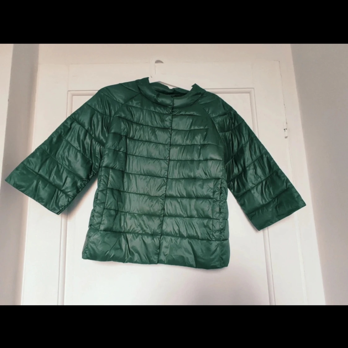 Grön trekvartsärms jacka