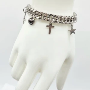 Handgjort armband  - Super cute handgjort armband 🖤●Material-100% rostfritt stål. Längd: 18cm