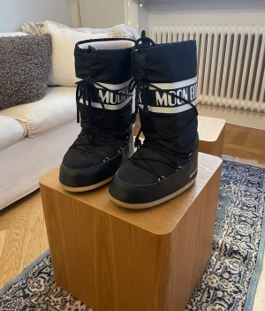 Moon boots 39/41 - Sparsamtanvända moon boots, inga skador. Hämtas på Östermalm/Vasastan😊