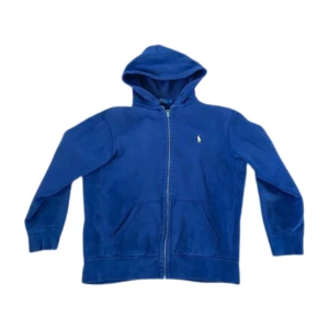 Polo Ralph Lauren zip hoodie  - ❗️Mycket fin Polo Ralp Lauren zip hoodie❗️Säljer då den är för liten för liten för mig.  Skick 8/10 Pris kan diskuteras