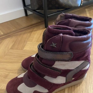 Isabel Marant skor - Jättefina Isabel Marant inspirerade skor, super bra skick utan defekter, använda fåtal gånger