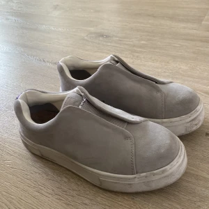 Eytys  - Säljer dessa eytys i storlek 38 som är nästan helt oanvända. Nypris 2000, säljer för 1000, men priset kan diskuteras! 🥰🥰