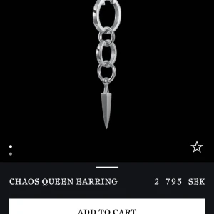 Maria Nilsdotter  - Säljer detta chaos Queen earring i silver, har tröttnat på det o kommer därför inte till användning❤️