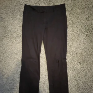 Lågmidjade kostymbyxor - Lågmidjade kostymbyxor från Zara i gott skick⭐️