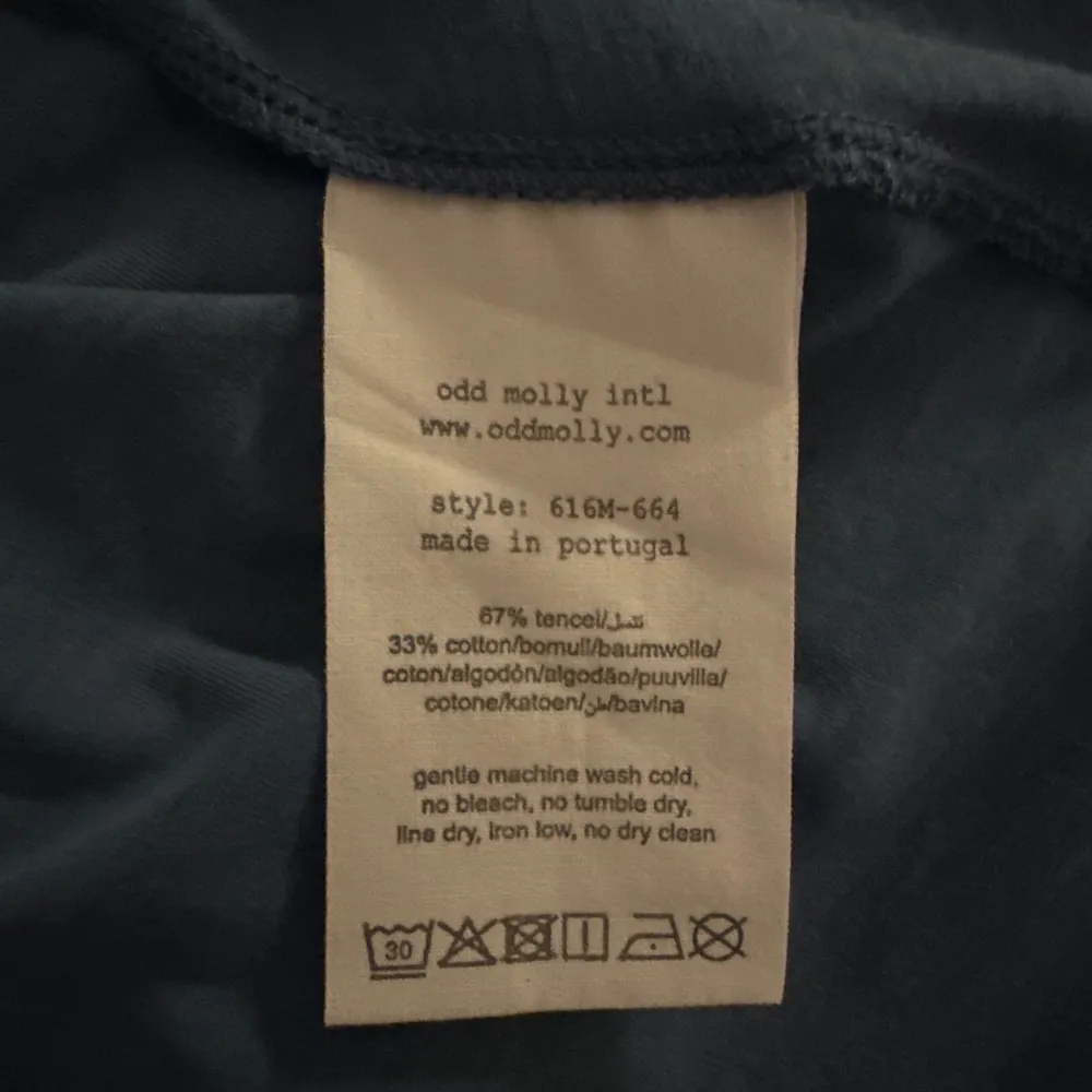 T-shirt från Odd Molly, modell 664 Laid back top. Använd, men utan anmärkning.  Storlek: 0 Material: 67% tencel 33%bomull. T-shirts.