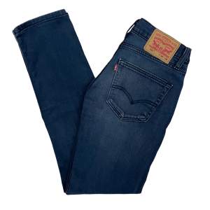 Hej, säljer nu mina super fräscha jeans från Levis. Jeansen är i ett fint skick är W30 L32. Hör av er vid frågor eller funderingar. Skickas via PostNord spårbar frakt 