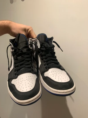 Jordan Mid - Feta skor som aldrig använts, köpte och insåg de ej passade så använt 2-3 gånger. 