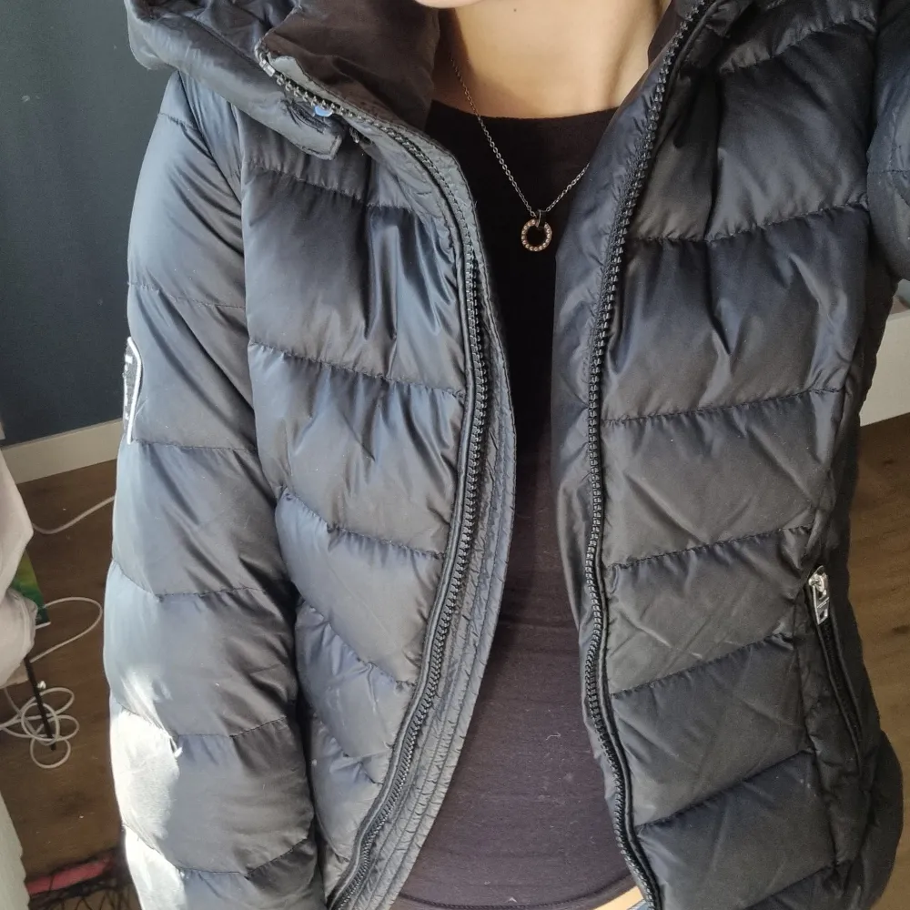 En jacka från rocketandblue köpt förra vintern av en tjej här på plick, säljer då den inte passar💗 inga defekter . Jackor.
