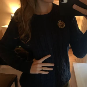 Marinblå tröja  - Så bekväm och i bra skick 