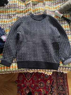 stickad tjocktröja - köpte på carlings men har knappt använt