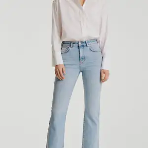 Intressekoll på dessa superfina jeans från Gina som är slutsålda på hemsidan, säljer även likadana i svart tvätt i storlek 32!