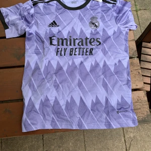 Tröja - Storlek S ny skick möts upp i Malmö eller fraktar priset är fast