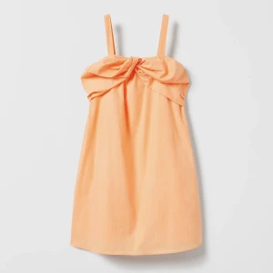 Klänning  - Säljer denna sjukt fina klänning från zara kids ❤️st 13-14år  men passar mig som har st S 