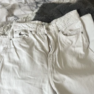 Jeans  - Ett par hög midjans jeans som nu fins för ett så bra pris❤️