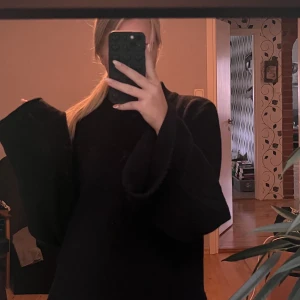 Stickad tröja med ballongärm - Superfin stickad tröja med ballongärm från Gina Tricot💞💞