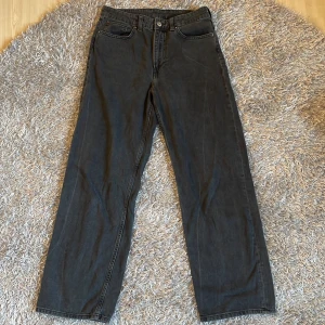 Jeans   - jeans från h&m i fint skick!