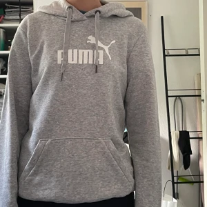 Puma - Grå puma hoodie