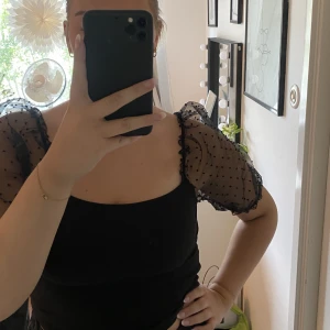 Svart blus  - Svart blus med puffärm från New yorker. 100kr plus frakt 