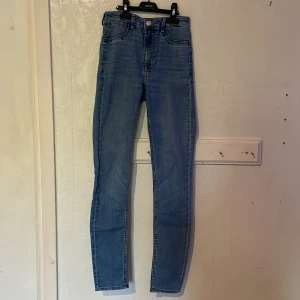 Jeans - Ett par jeans jag aldrig har använt