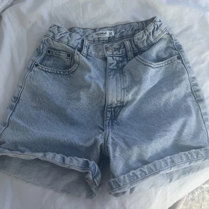 Shorts  - Detta är ett bara skit snygga och sköna shorts!  Använt dem 2 gånger Max.