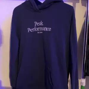 Peak Performance hoodie i storlek : 170