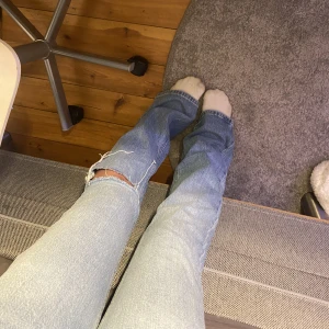 Jeans - Byxor från Gina. Använd dom några gånger men dom känns fortfarande som nya. Säljer för att dom är förmå för mig. 