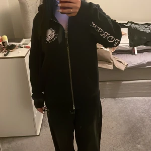 kofta - jätte snygg dödskalle kofta some lite oversized