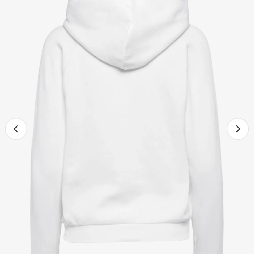 Helt oanvänd och superfin hoodie från Polo Ralph Lauren. Nypris var 1400kr på Thernlunds, kvitto finns. Säljer för 700 inkl frakt🤍. Hoodies.