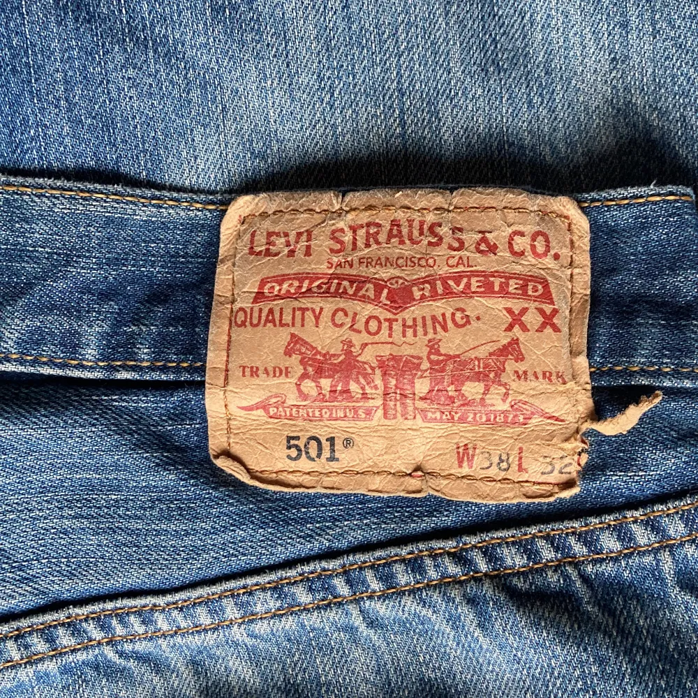 Baggy levis 501 jeans köpta förra året. Säljer pga de inte kommer till användning! Pris kan diskuteras ⭐️. Jeans & Byxor.