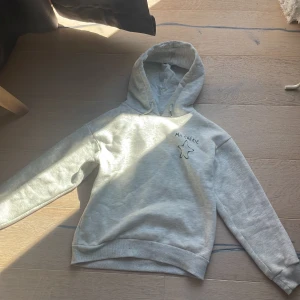 Grå ma chérie hoodie - En grå ma chérie hoodie oanvänd.